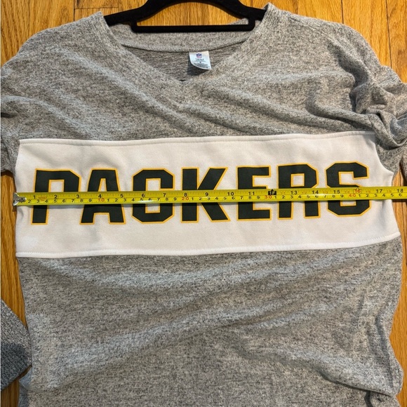 NFL Gray V-Neck Packers Sweater - Picture 6 of 7